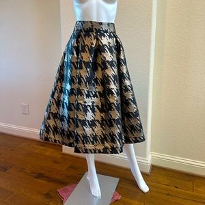 Eliza J. Gold Metallic and Matte Black Graphic Skirt Size 6